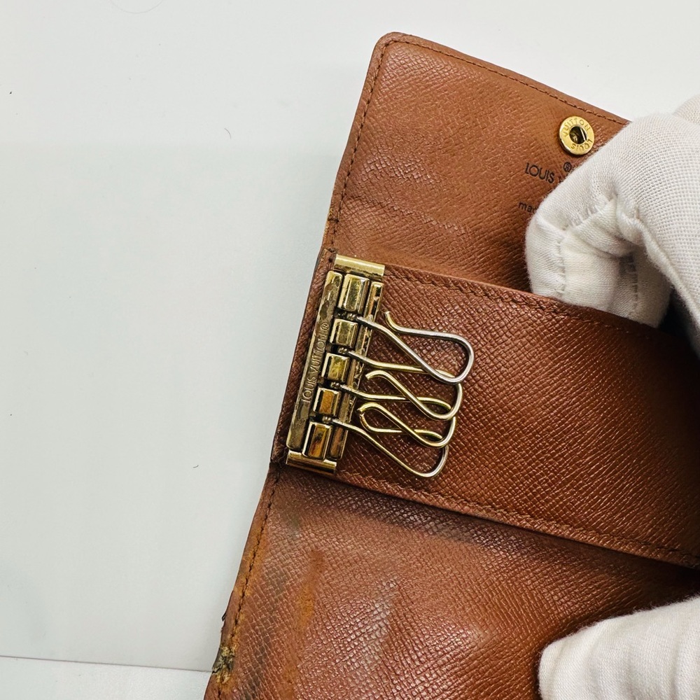Authentic Louis Vuitton 4 Key holder - Picture 5 of 7